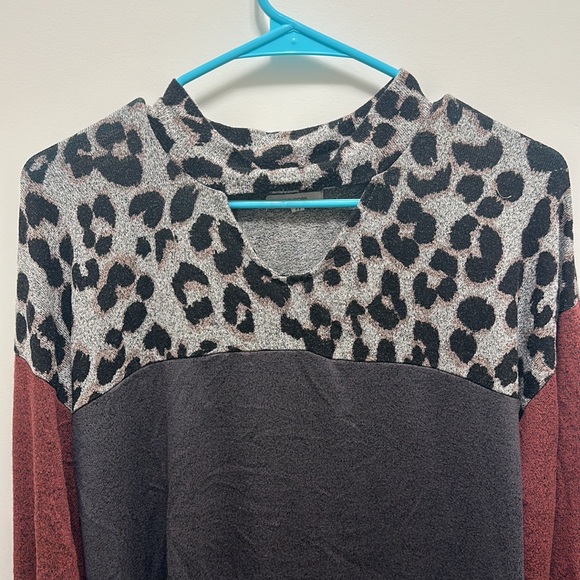Maurices Long Sleeve Cheetah Print Shirt Size L - Picture 2 of 3